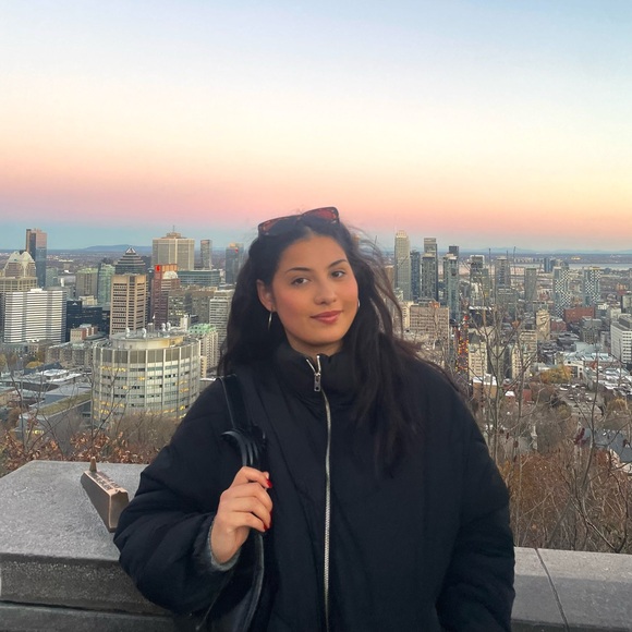 Meet your Posher, Flora - Picture 1 of 1